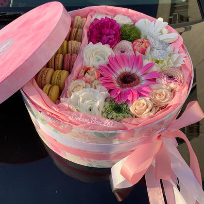 Macaroon Box with Flowers